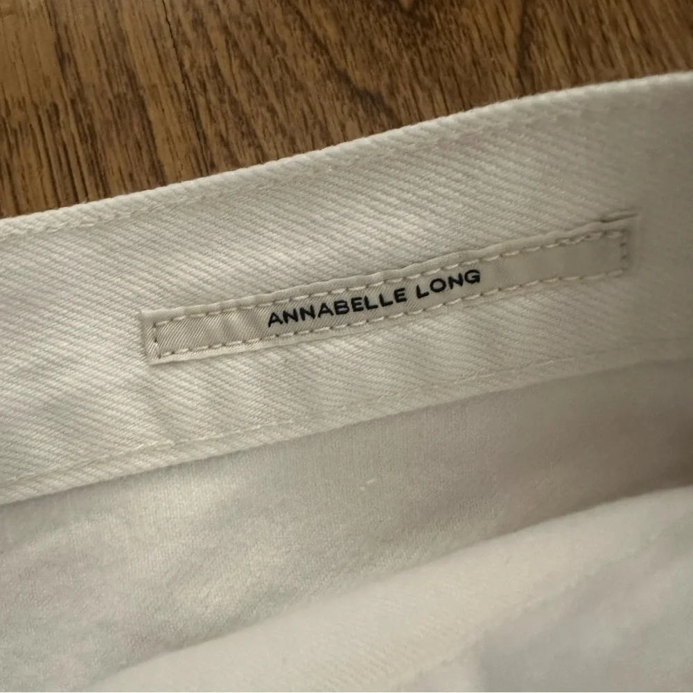 Citizen of Humanity White Distressed Denim Shorts Annabelle Long raw hem size 26
